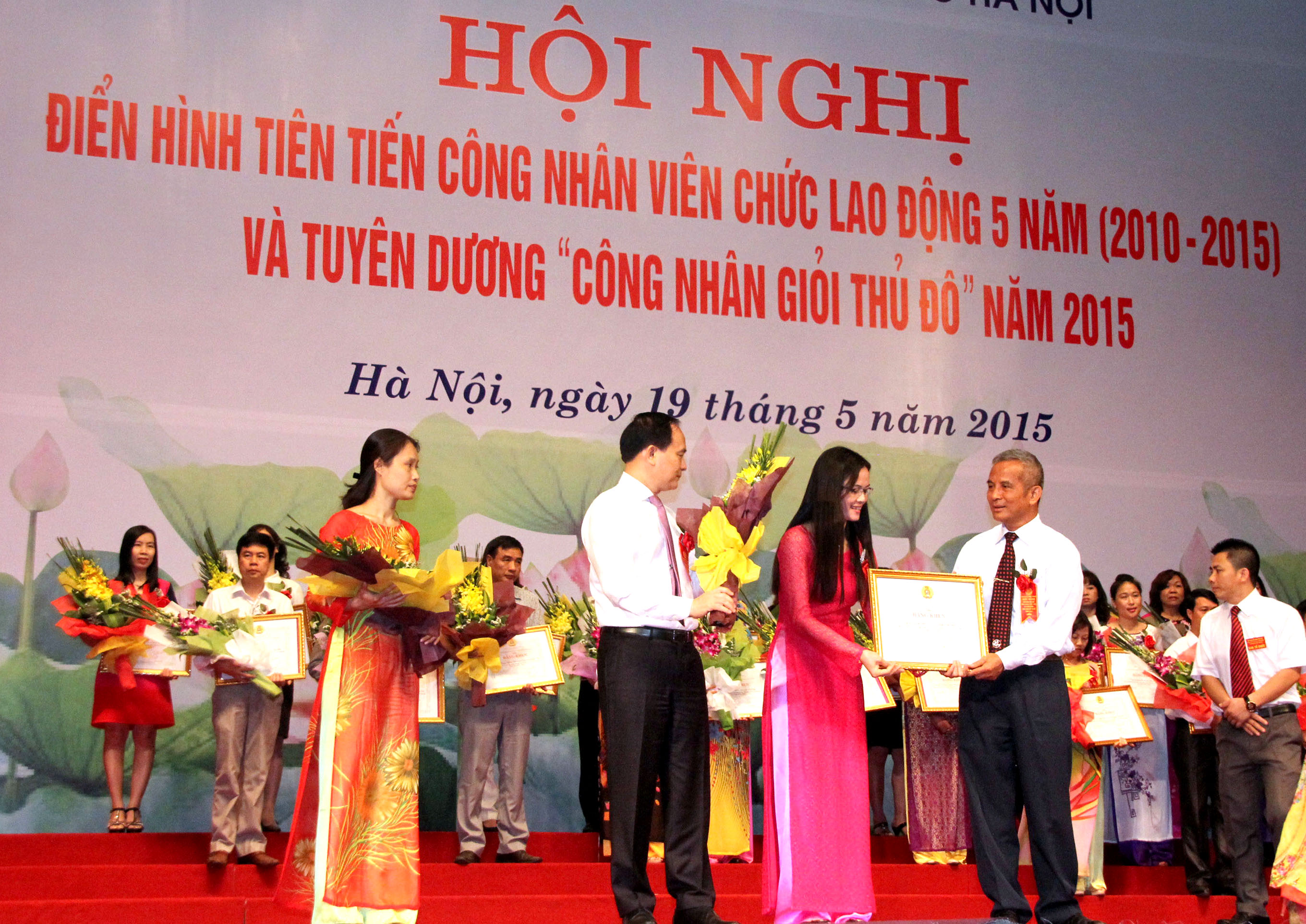 Những nữ công nhân giỏi góp sức xây dựng Thủ đô